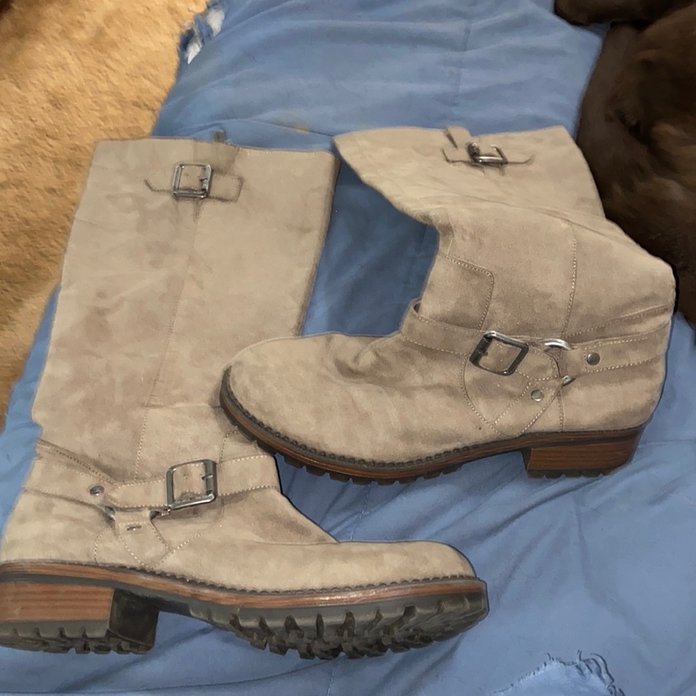Kenneth Cole Reaction Suede Boots Size 10 Concrete color Slightly used